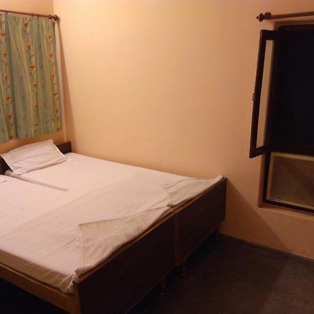 Mishra Guest House Varanasi Bagian luar foto